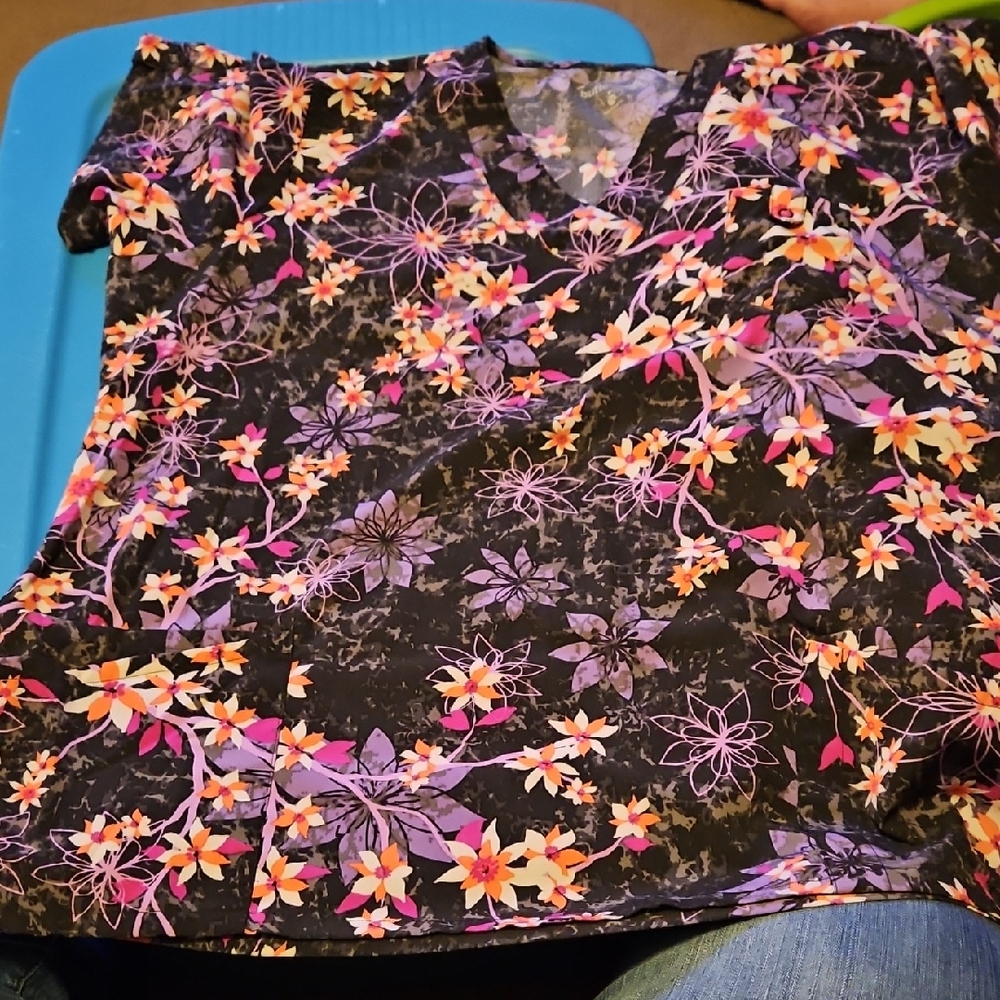 Butter Soft Floral V-Neck Scrub Top - Black and Purple